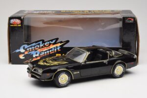 Pontiac Firebird Trans Am SE Smokey and the Bandit Joyride 1:18 33121 Métal Moulé — image 8 sur 8
