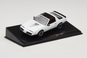 Pontiac Firebird Blanc IXO 1:43 CLC582N Métal Moulé — image 2 sur 4