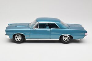 Pontiac GTO Hurst Edition Bleu Maisto 1:18 531885 Métal Moulé — image 4 sur 8