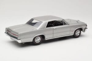 Pontiac GTO Argent Sun Star 1:18 1821 Métal Moulé — image 3 sur 8