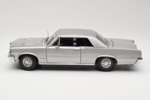 Pontiac GTO Argent Sun Star 1:18 1821 Métal Moulé — image 4 sur 8