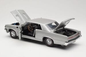 Pontiac GTO Argent Sun Star 1:18 1821 Métal Moulé — image 5 sur 8