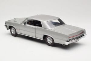 Pontiac GTO Argent Sun Star 1:18 1821 Métal Moulé — image 7 sur 8