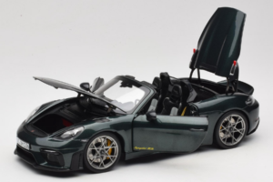 Porsche 718 Spyder RS Weissach Pack Forest Green Norev 1:18 187272 Métal Moulé — image 2 sur 8