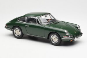 Porsche 901 Vert CMC 1:18 M-067B Métal Moulé — image 4 sur 6