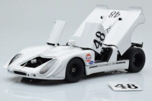 Porsche 908/02 #48 S. McQueen / P. Revson 12 Hours of Sebring 2nd Place Post Race Version 1970 AUTOart 1:18 87072 Métal Moulé — image 2 sur 8