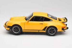 Porsche 911 930 Turbo 3.0 Jaune Norev 1:18 187579 Métal Moulé — image 4 sur 8