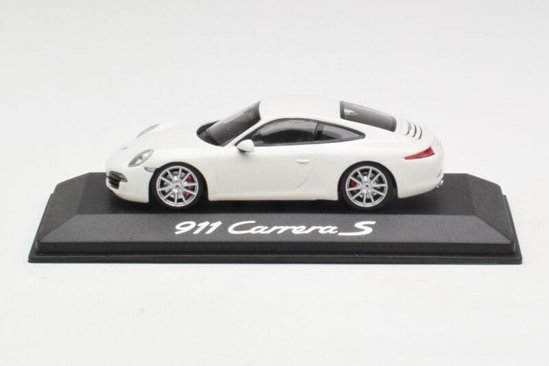 Porsche 911 991 Carrera S Blanc IAA Frankfurt 2011 Minichamps 1:43 WAX20100090 Métal Moulé