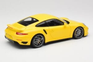 Porsche 911 991 Turbo S Jaune Avec Jantes Argentées Minichamps 1:18 110062322 Métal Moulé — image 3 sur 8