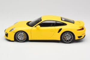 Porsche 911 991 Turbo S Jaune Avec Jantes Argentées Minichamps 1:18 110062322 Métal Moulé — image 4 sur 8
