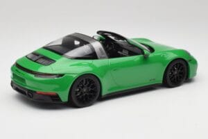 Porsche 911 991.2 Targa 4 GTS British Racing Vert Minichamps 1:18 155061065 Métal Moulé — image 2 sur 6