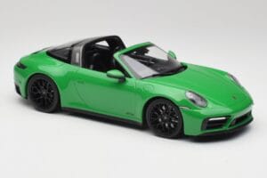 Porsche 911 991.2 Targa 4 GTS British Racing Vert Minichamps 1:18 155061065 Métal Moulé — image 4 sur 6