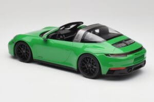 Porsche 911 991.2 Targa 4 GTS British Racing Vert Minichamps 1:18 155061065 Métal Moulé — image 5 sur 6