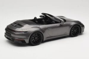 Porsche 911 992 Carrera 4 GTS Cabriolet Grey Metallic Minichamps 1:18 155063031 Métal Moulé — image 2 sur 6