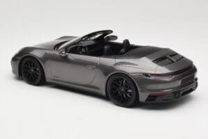 Porsche 911 992 Carrera 4 GTS Cabriolet Grey Metallic Minichamps 1:18 155063031 Métal Moulé — image 5 sur 6