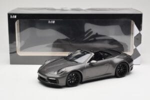 Porsche 911 992 Carrera 4 GTS Cabriolet Grey Metallic Minichamps 1:18 155063031 Métal Moulé — image 6 sur 6