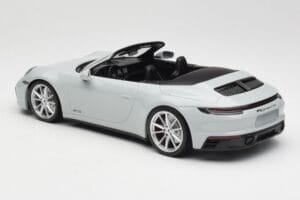 Porsche 911 992 Carrera 4 GTS Cabriolet Gris Minichamps 1:18 155063034 Métal Moulé — image 4 sur 6