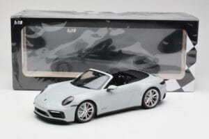 Porsche 911 992 Carrera 4 GTS Cabriolet Gris Minichamps 1:18 155063034 Métal Moulé — image 6 sur 6
