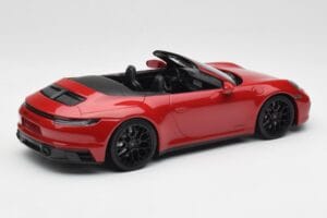 Porsche 911 992 Carrera 4 GTS Cabriolet Rouge Minichamps 1:18 155063032 Métal Moulé — image 2 sur 6