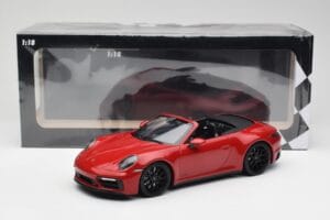 Porsche 911 992 Carrera 4 GTS Cabriolet Rouge Minichamps 1:18 155063032 Métal Moulé — image 6 sur 6