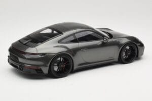 Porsche 911 992 Carrera 4 GTS Green Metallic Minichamps 1:18 155063101 Métal Moulé — image 2 sur 6