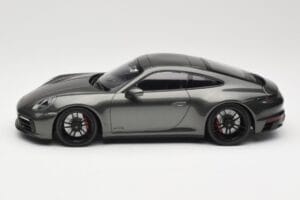 Porsche 911 992 Carrera 4 GTS Green Metallic Minichamps 1:18 155063101 Métal Moulé — image 3 sur 6