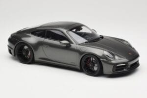 Porsche 911 992 Carrera 4 GTS Green Metallic Minichamps 1:18 155063101 Métal Moulé — image 4 sur 6