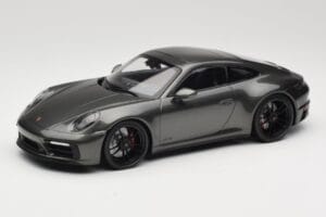 Porsche 911 992 Carrera 4 GTS Green Metallic Minichamps 1:18 155063101 Métal Moulé