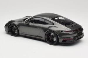 Porsche 911 992 Carrera 4 GTS Green Metallic Minichamps 1:18 155063101 Métal Moulé — image 5 sur 6