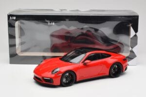 Porsche 911 992 Carrera 4 GTS Rouge Minichamps 1:18 155063100 Métal Moulé — image 6 sur 6