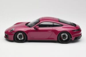 Porsche 911 992 Carrera 4 GTS Rubystar Minichamps 1:18 155063102 Métal Moulé — image 3 sur 6