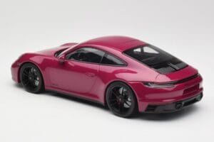 Porsche 911 992 Carrera 4 GTS Rubystar Minichamps 1:18 155063102 Métal Moulé — image 5 sur 6