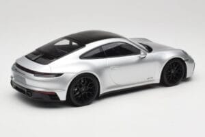 Porsche 911 992 Carrera 4 GTS Argent Minichamps 1:18 155063104 Métal Moulé — image 2 sur 6