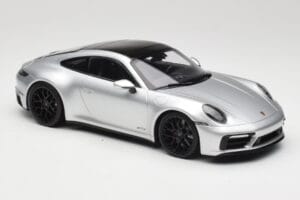 Porsche 911 992 Carrera 4 GTS Argent Minichamps 1:18 155063104 Métal Moulé — image 4 sur 6