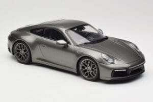 Porsche 911 992 Carrera 4S Aventurine Green Metallic Minichamps 1:18 155067328 Métal Moulé — image 2 sur 6
