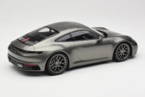Porsche 911 992 Carrera 4S Aventurine Green Metallic Minichamps 1:18 155067328 Métal Moulé — image 3 sur 6