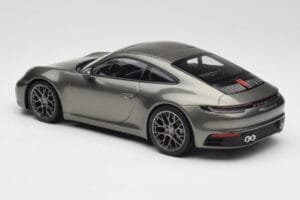 Porsche 911 992 Carrera 4S Aventurine Green Metallic Minichamps 1:18 155067328 Métal Moulé — image 4 sur 6