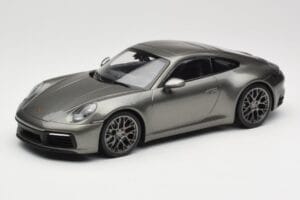 Porsche 911 992 Carrera 4S Aventurine Green Metallic Minichamps 1:18 155067328 Métal Moulé