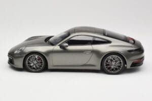 Porsche 911 992 Carrera 4S Aventurine Green Metallic Minichamps 1:18 155067328 Métal Moulé — image 5 sur 6