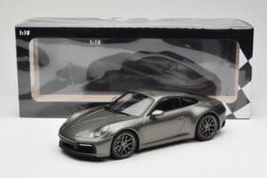 Porsche 911 992 Carrera 4S Aventurine Green Metallic Minichamps 1:18 155067328 Métal Moulé — image 6 sur 6