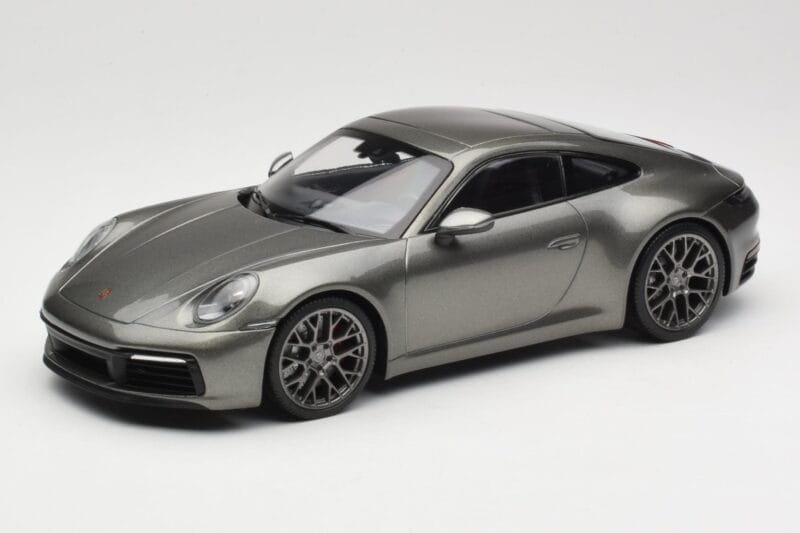 Porsche 911 992 Carrera 4S Aventurine Green Metallic Minichamps 1:18 155067328 Métal Moulé