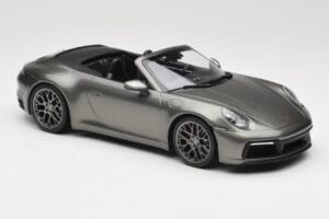 Porsche 911 992 Carrera 4S Cabriolet Mamba Green Metallic Minichamps 1:18 155067337 Métal Moulé — image 4 sur 6