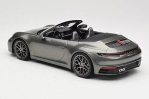 Porsche 911 992 Carrera 4S Cabriolet Mamba Green Metallic Minichamps 1:18 155067337 Métal Moulé — image 5 sur 6