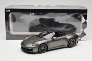 Porsche 911 992 Carrera 4S Cabriolet Mamba Green Metallic Minichamps 1:18 155067337 Métal Moulé — image 6 sur 6