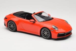 Porsche 911 992 Carrera 4S Cabriolet Orange Minichamps 1:18 155067334 Métal Moulé — image 4 sur 6