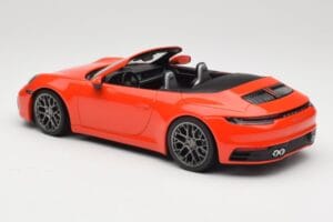 Porsche 911 992 Carrera 4S Cabriolet Orange Minichamps 1:18 155067334 Métal Moulé — image 5 sur 6