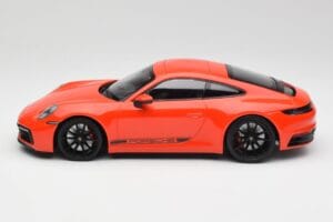 Porsche 911 992 Carrera 4S Lava Orange Minichamps 1:18 155067327 Métal Moulé — image 3 sur 6