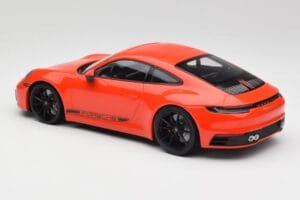Porsche 911 992 Carrera 4S Lava Orange Minichamps 1:18 155067327 Métal Moulé — image 5 sur 6
