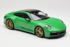 Porsche 911 992 Carrera 4S Python Green Minichamps 1:18 155067325 Métal Moulé — image 4 sur 6