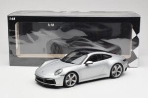 Porsche 911 992 Carrera 4S Argent Minichamps 1:18 155067322 Métal Moulé — image 6 sur 6